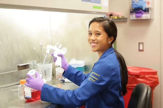 Young UCLA Health Jonsson Comprehensive Cancer Center researcher working in the lab